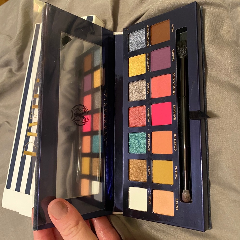 Like New* Anastasia Riviera palate 💓